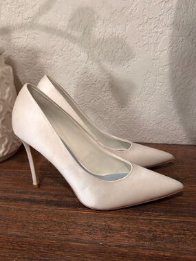 Nine West Elegant Women's Pointed Toe Stiletto Pumps in Ivory / cream color 8M
